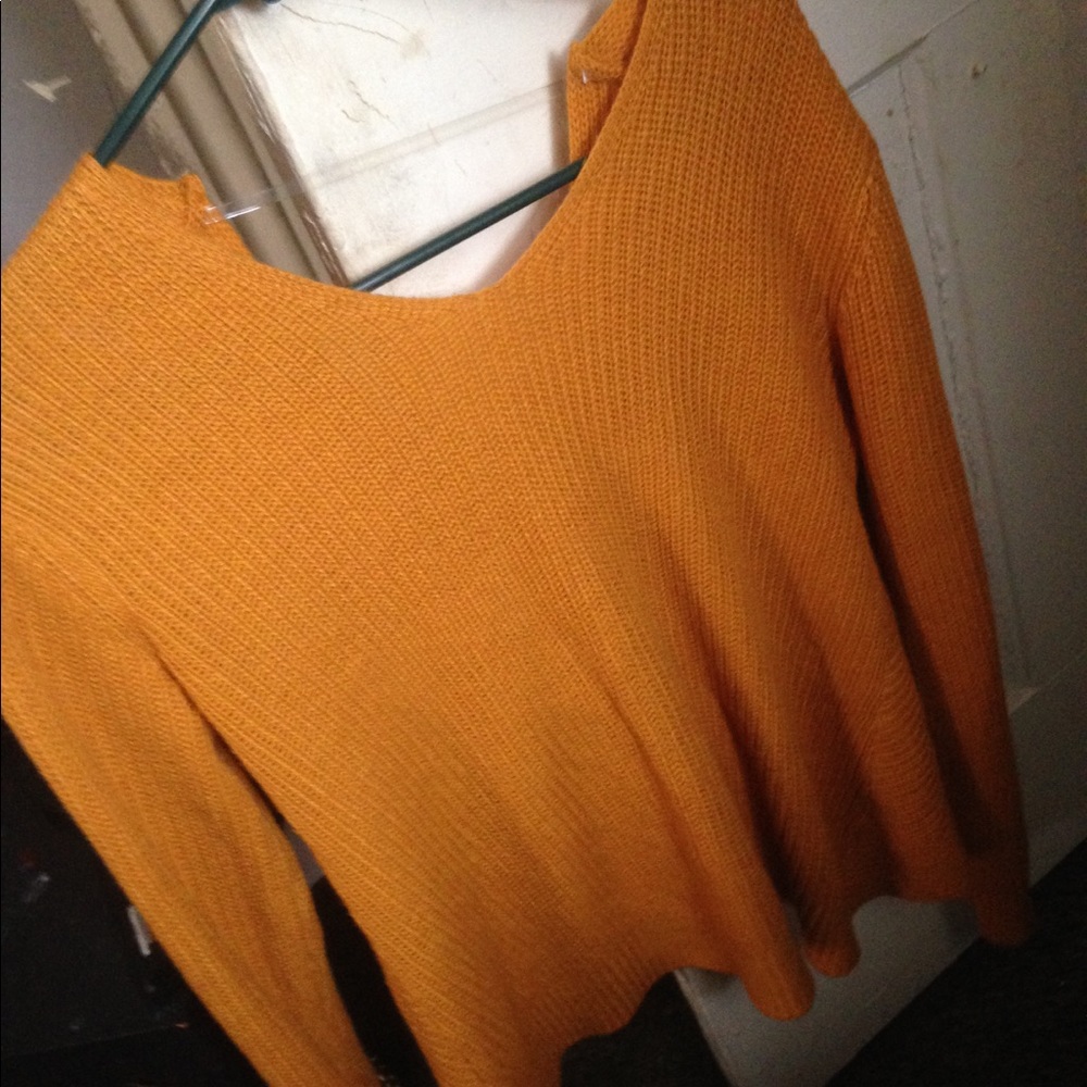 Tie know sweater